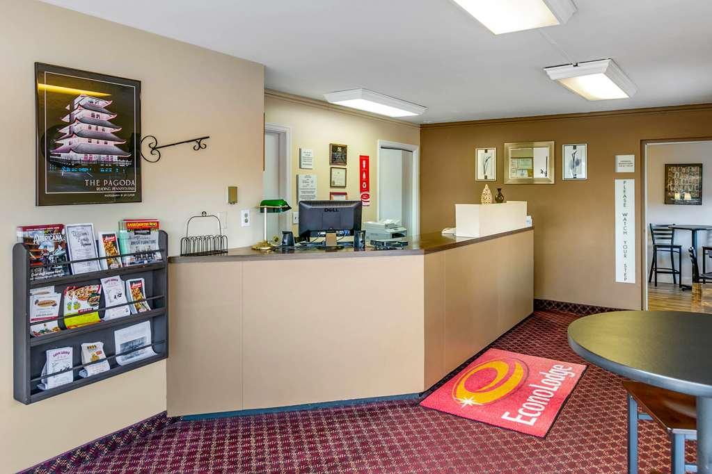 Econo Lodge Northeast Reading Interior photo